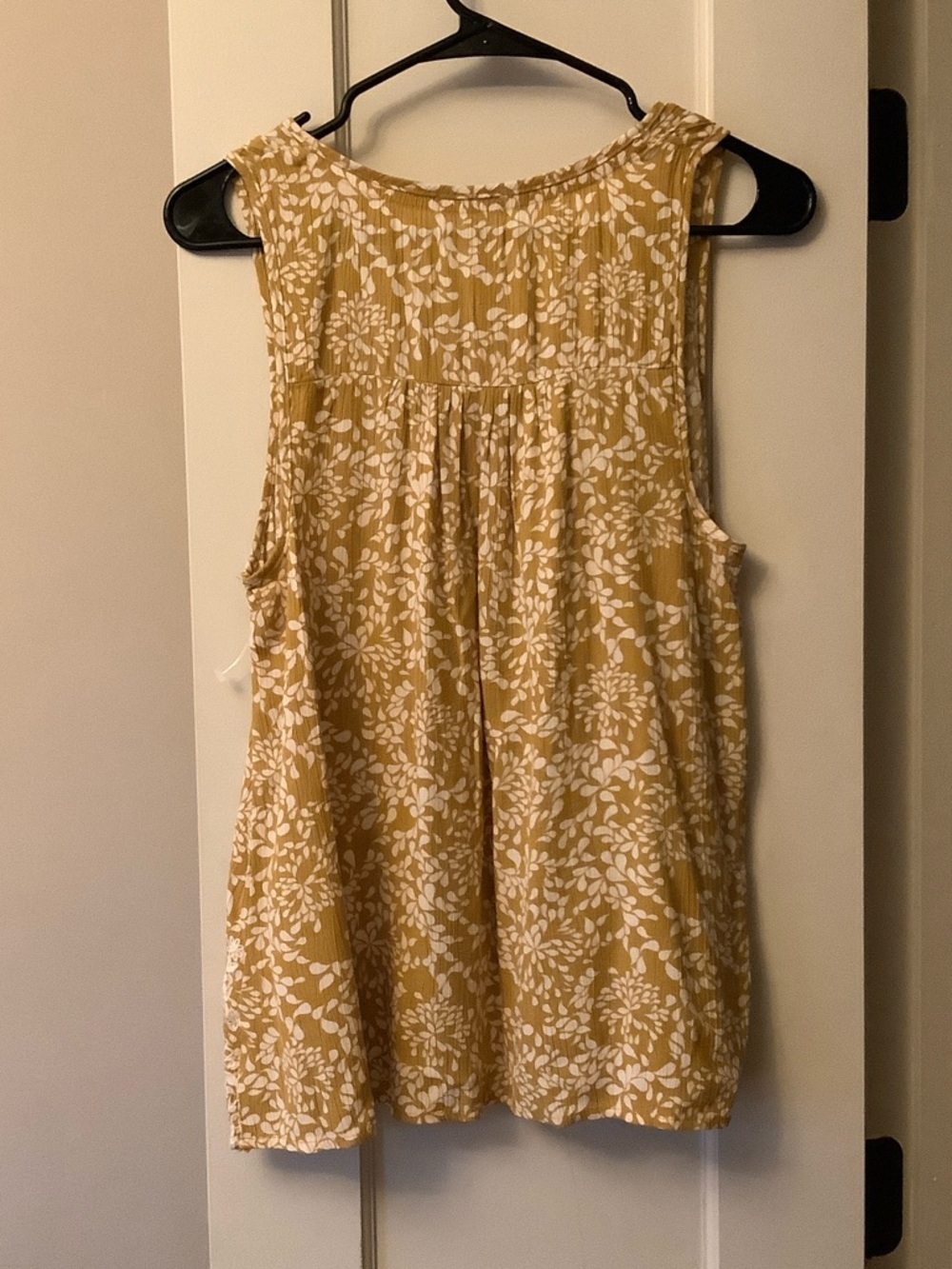 mason & belle Sleeveless Floral Print Camisole in Mustard - Picture 4 of 6